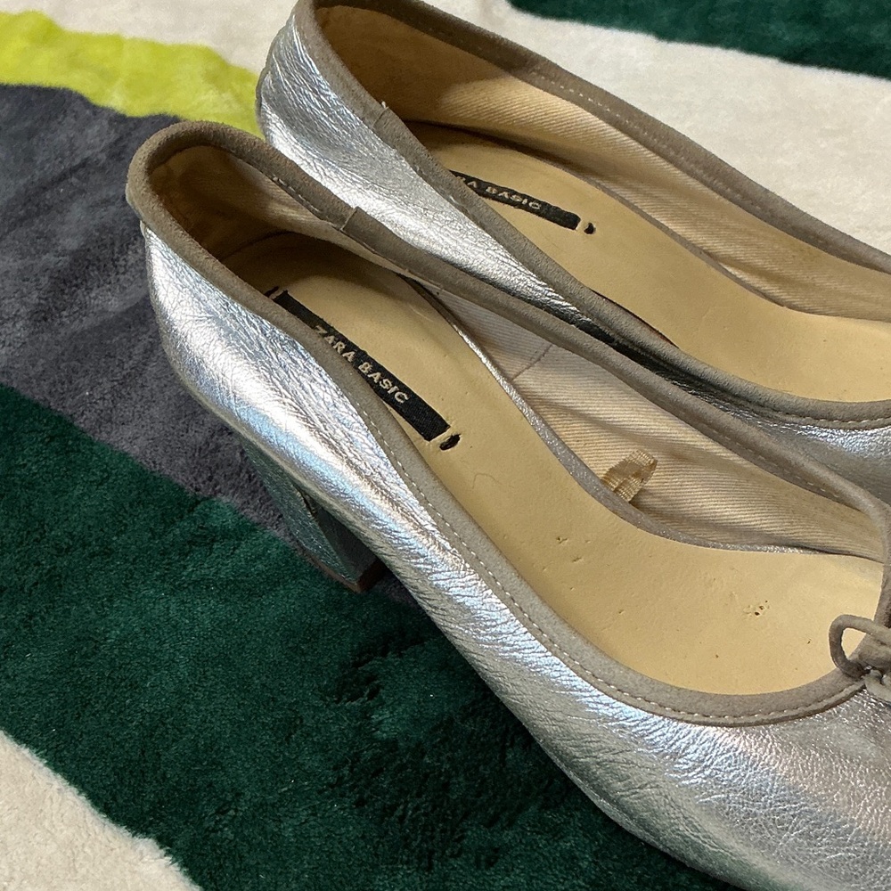 Zara Silver Ballet Flats with Bow Accent Size 4 - Picture 8 of 16